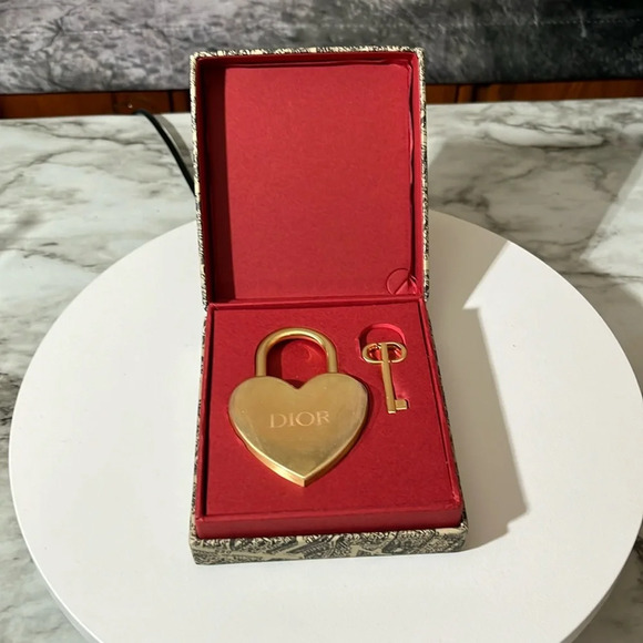 CHRISTIAN DIOR LOCK AND KEY. NEW IN BOX - Picture 1 of 5